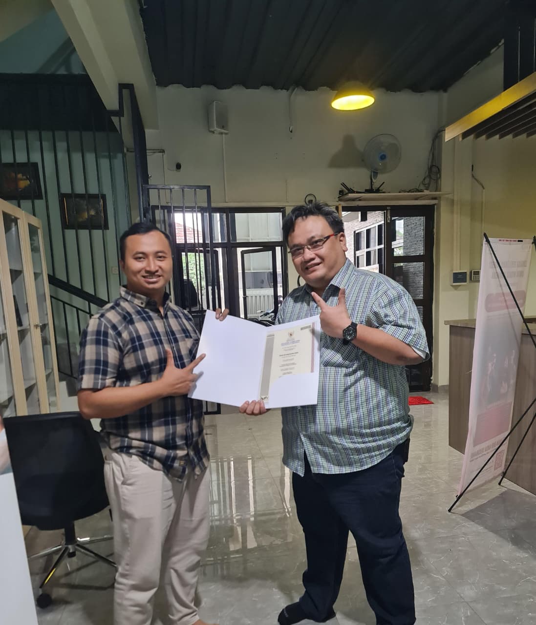 Penyerahan Sertifikat Resmi Garuda Emas BNSP